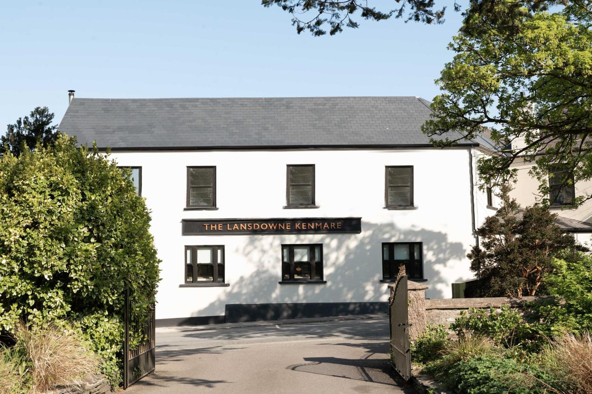 Lansdowne Kenmare Hotel Buitenkant foto